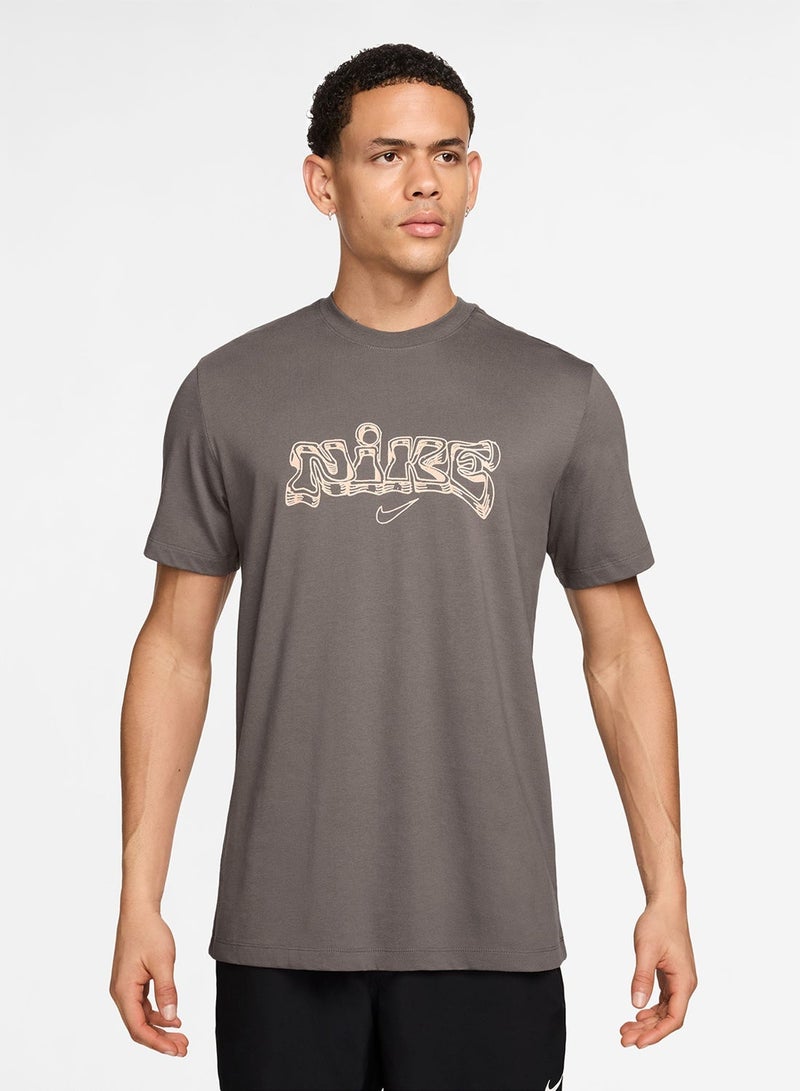 Nike Iykyk Fitness T-Shirt - Image 1